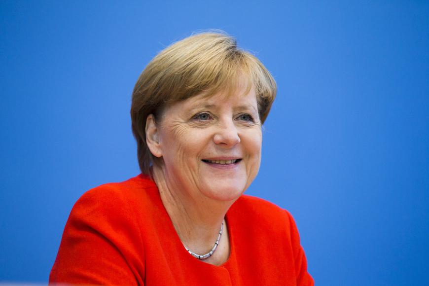 Angela Merkel holt sich prominente Unterstützung an die Seite.