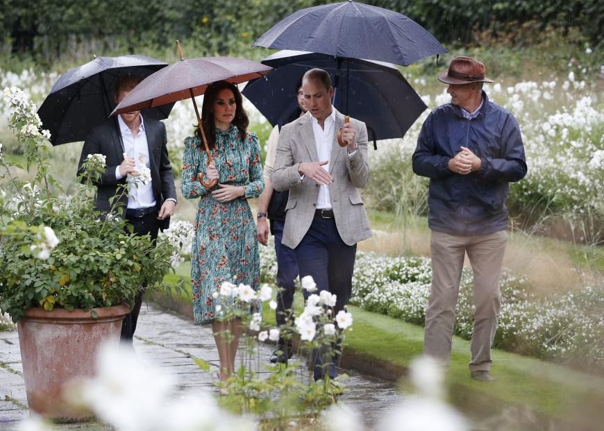 Die Übelkeit war Herzogin Kate teilweise schon anzusehen, als sie vergangenen Mittwoch, 30. August, ihren letzten öffentlichen Auftritt hatte. Einen Tag vor Prinzessin Dianas Todestag besuchte die Duchess den Gedenkgarten der verstorbenen
