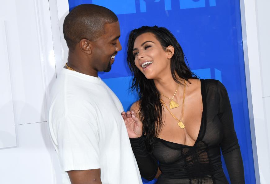Kanye West und Kim Kardashian erwarten ihr drittes Kind. Jetzt ist auch schon raus: Es wird ein Mädchen!