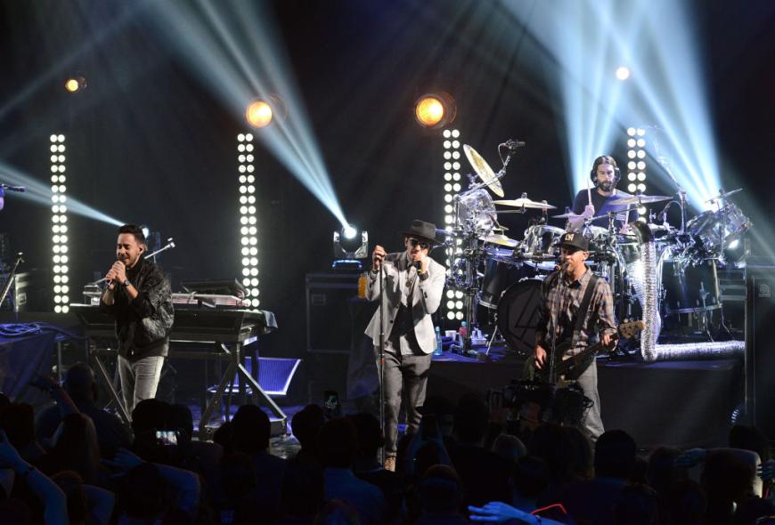 Chester zusammen mit seiner Band „Linkin Park“ 2017.