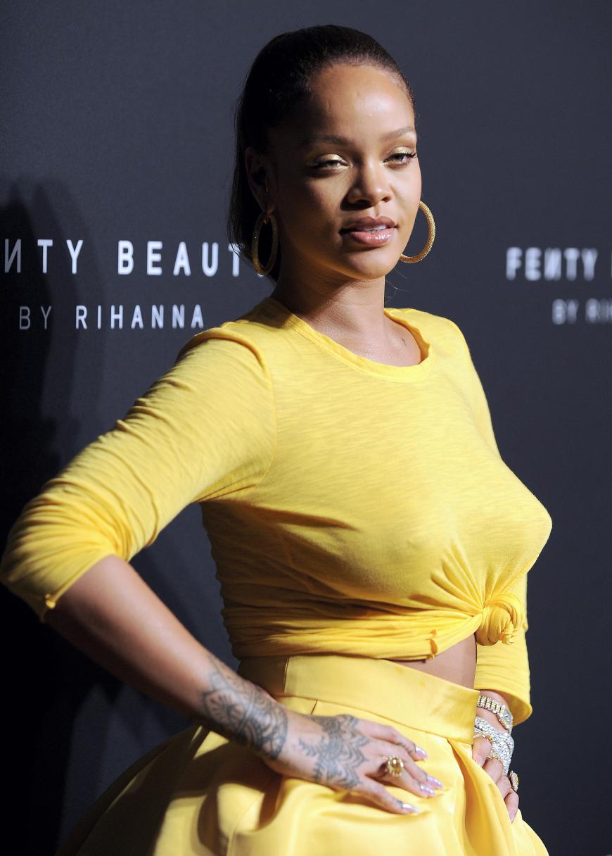 MEGA-BUSEN ALARM bei Superstar Rihanna