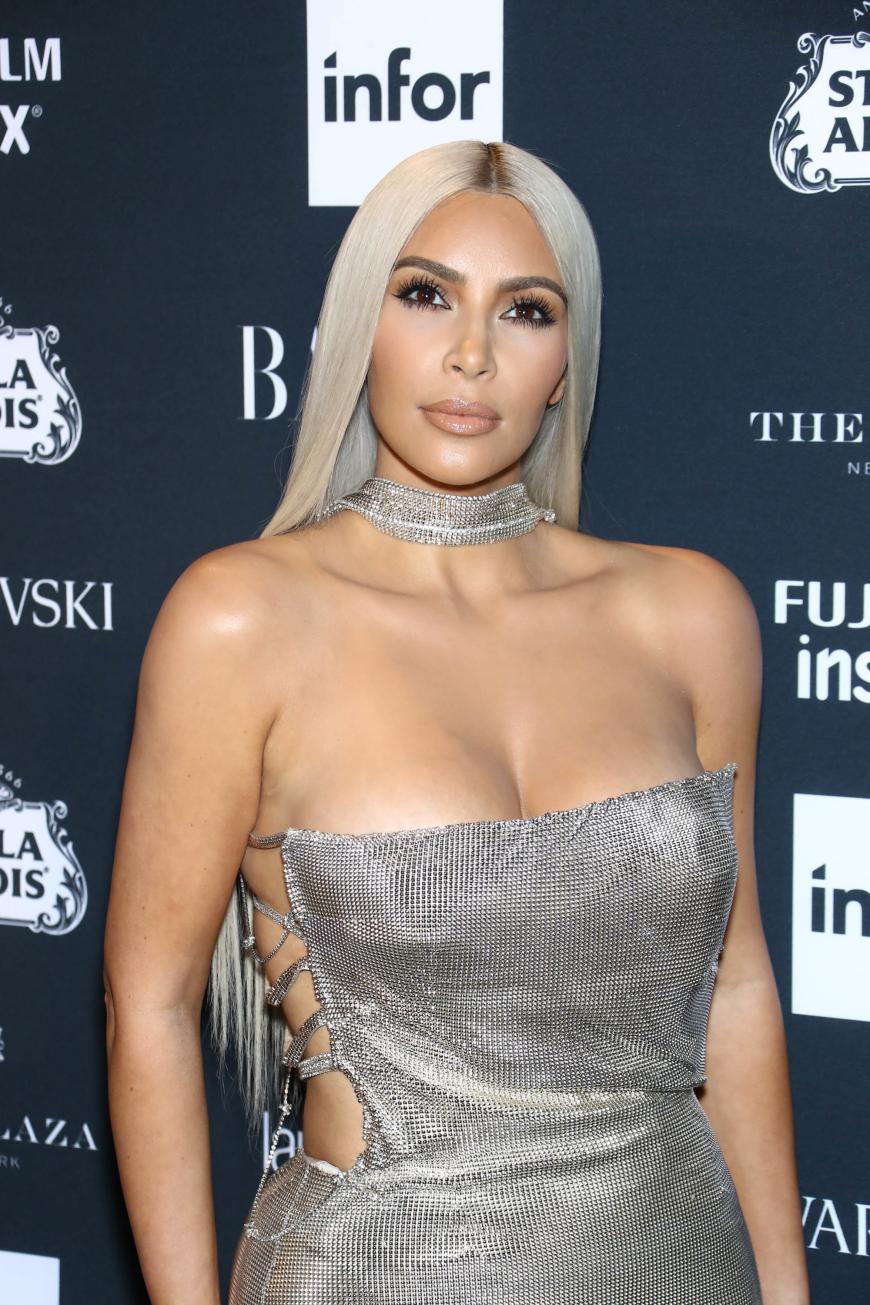 Kim Kardashian steckt voller Überraschungen, nicht nur bei ihrem Look!