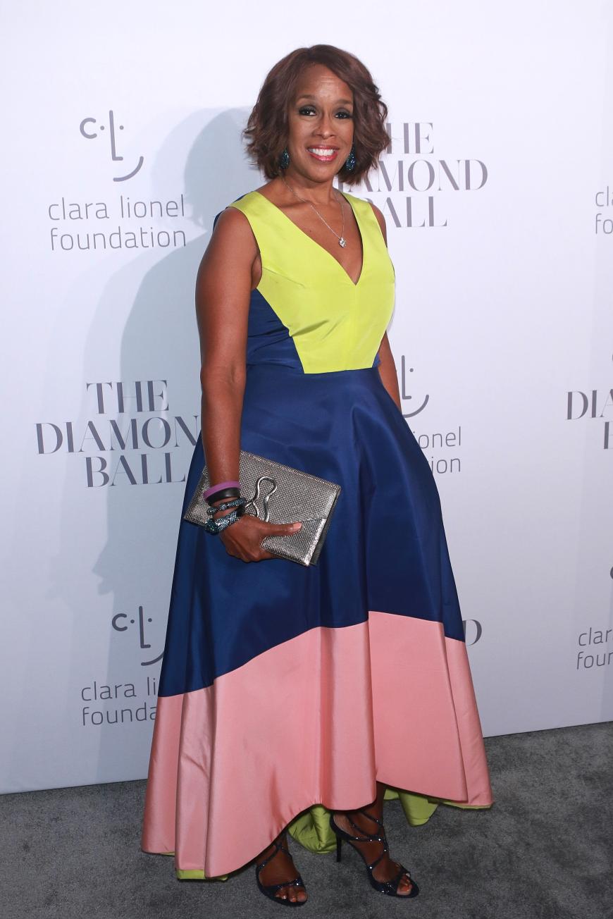 Die amerikanische TV-Persönlichkeit Gayle King trug ein Color Blocking Kleid auf dem roten Teppich.