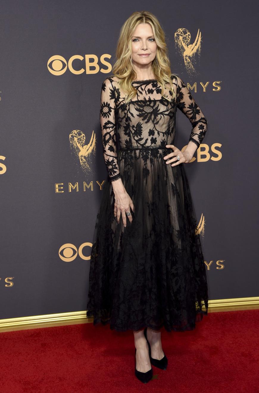 Michelle Pfeiffer wirkte etwas blass in dem schwarzen Spitzen-Dress.