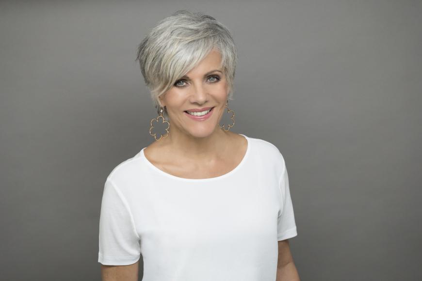 Grau rocks! Moderatorin Birgit Schrowanges neue, natürliche Haarfarbe begeistert.