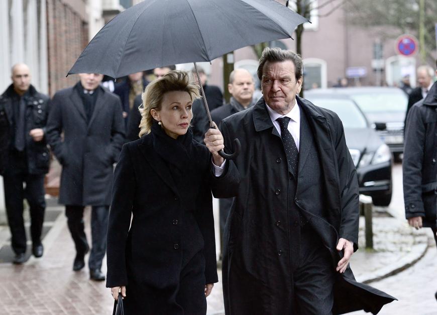 Nach 19 Jahren Beziehung haben Gerhard Schröder und Doris Schröder-Köpf im September 2016 die Scheidung eingereicht.
