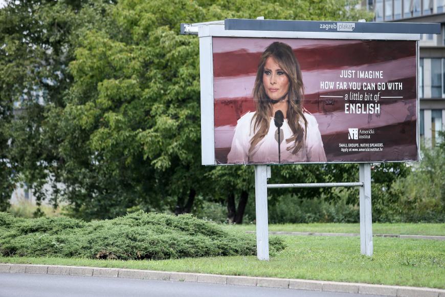 Das Plakat überlebte nicht lange - Melanias Anwälte ließen es entfernen.