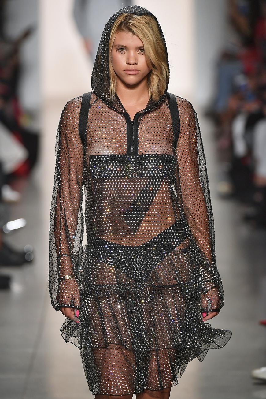 Lionel Richies Tochter Sofia Richie ist ein aufstrebendes Model, lief zuletzt für Jeremy Scott auf der New York Fashion Week.
