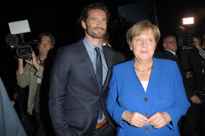 Der Fußballer Arne Friedrich freut sich auf vier weitere Jahre mit Angela Merkel als Bundeskanzlerin.