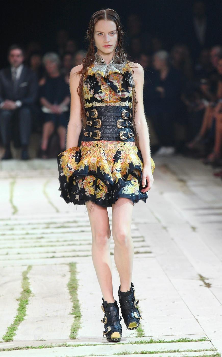 Die junge Französin lief für Marken wie Miu Miu, Alexander McQueen und Céline. Doch das Modeln hatte einen hohen Preis.