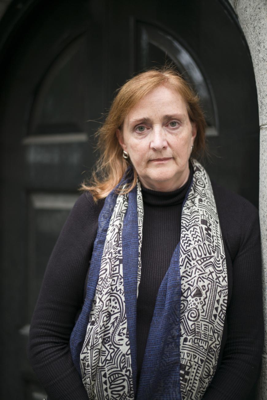 Die 62-jährige Emma Dent Coad holt zum absoluten Schlag unter die Gürtellinie aus