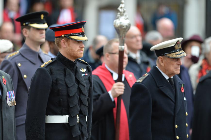 Prinz Harry und Prinz Philip sind im Zentrum von der fiesen Attacke von Emma Dent Coad