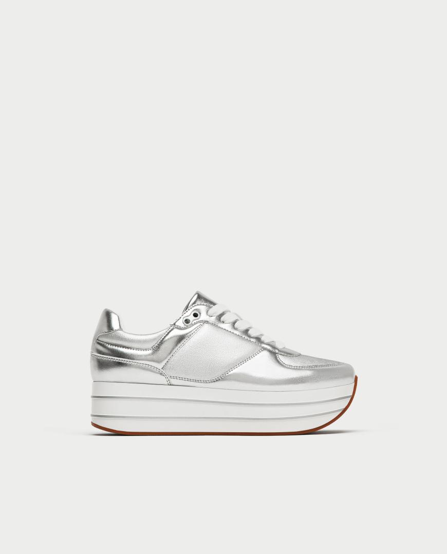 Diese schicken Trend-Sneaker für in Silber gibt es bei Zara für ca. 45 Euro!