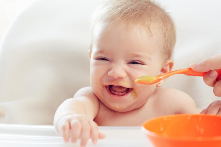 Eltern können gerade nicht mehr unbesorgt zu fertiger Babynahrung greifen.