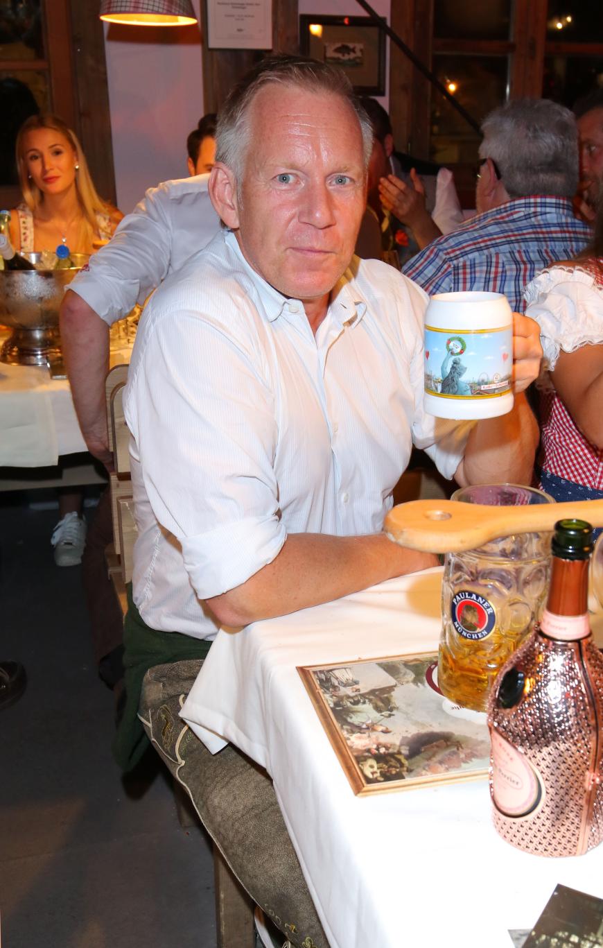 Der deutsche Fernsehmoderator Johannis B. Kerner feierte im Käferzelt.