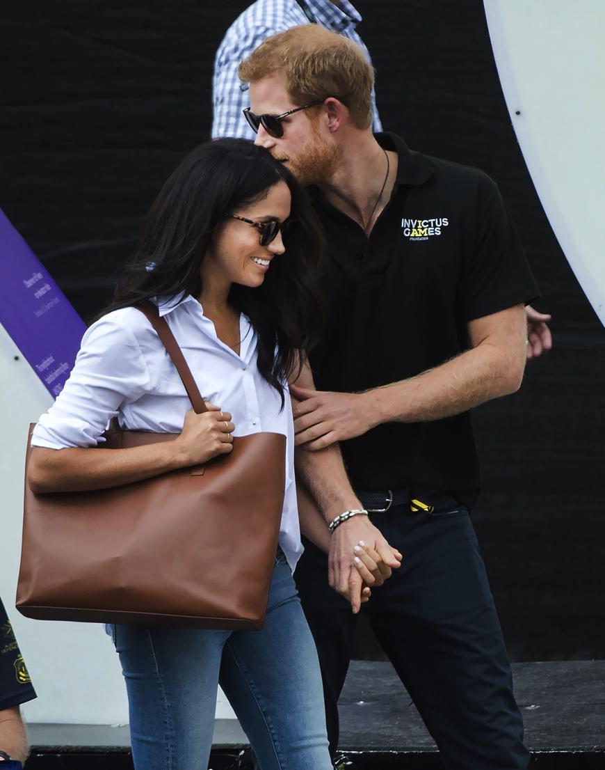 So verliebt zeigten sich Meghan Markle und Prinz Harry am 26. September bei ihrem ersten offiziellen Auftritt als Paar bei den