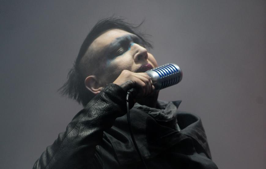 Marilyn Manson wurde auf der Bühne von einem Stahlgerüst begraben