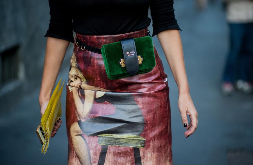 In diesem Jahr war die Gürteltasche auf zahlreichen Designer-Laufstegen zu sehen. Darunter beispielsweise Prada ...