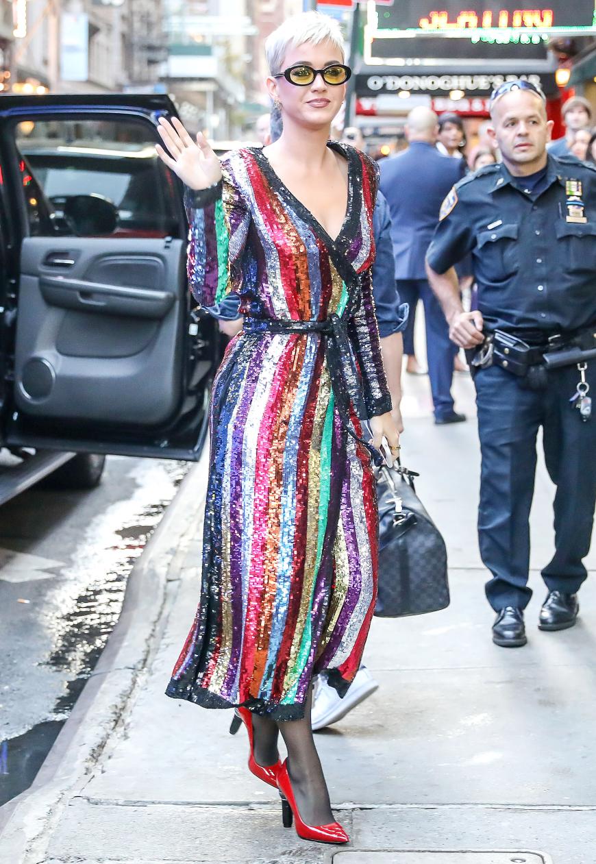 So kam die Sängerin Katy Perry bei der TV-Show in New York an.