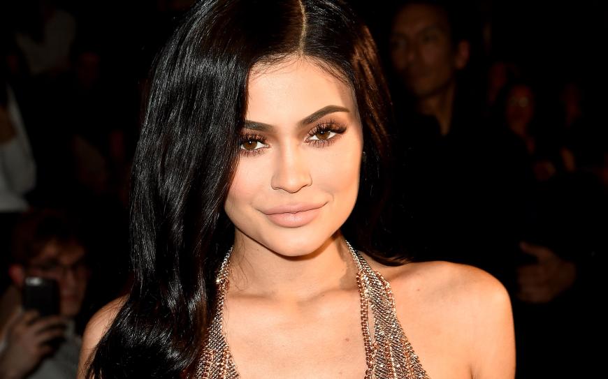 Kylie Jenner versucht im Moment den Kameras aus dem Weg zu gehen, aus Angst, dass jemand ihren Babybauch entdeckt.