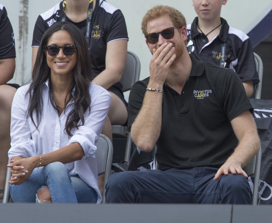 Prinz Harry und seine Freundin Meghan Markle sind auf Wolke 7. Und jetzt gab es einen besonders großen Hinweis auf eine Verlobung.