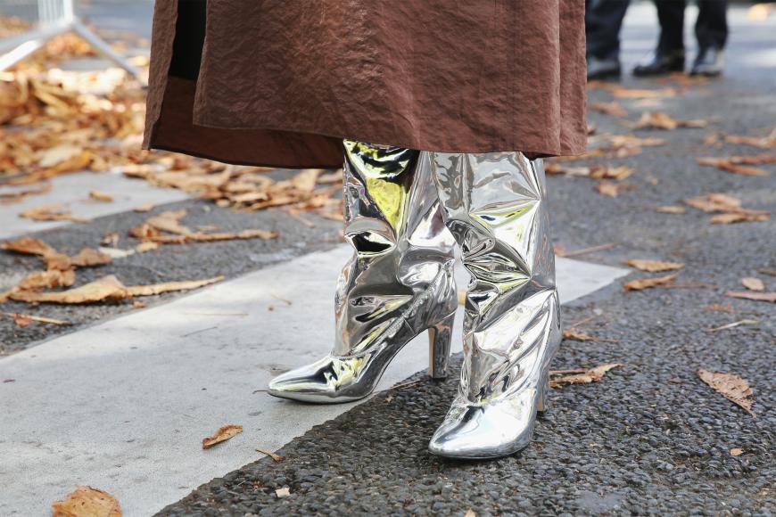 Wie cool sehen diese galaktischen Stiefel bitte aus?
