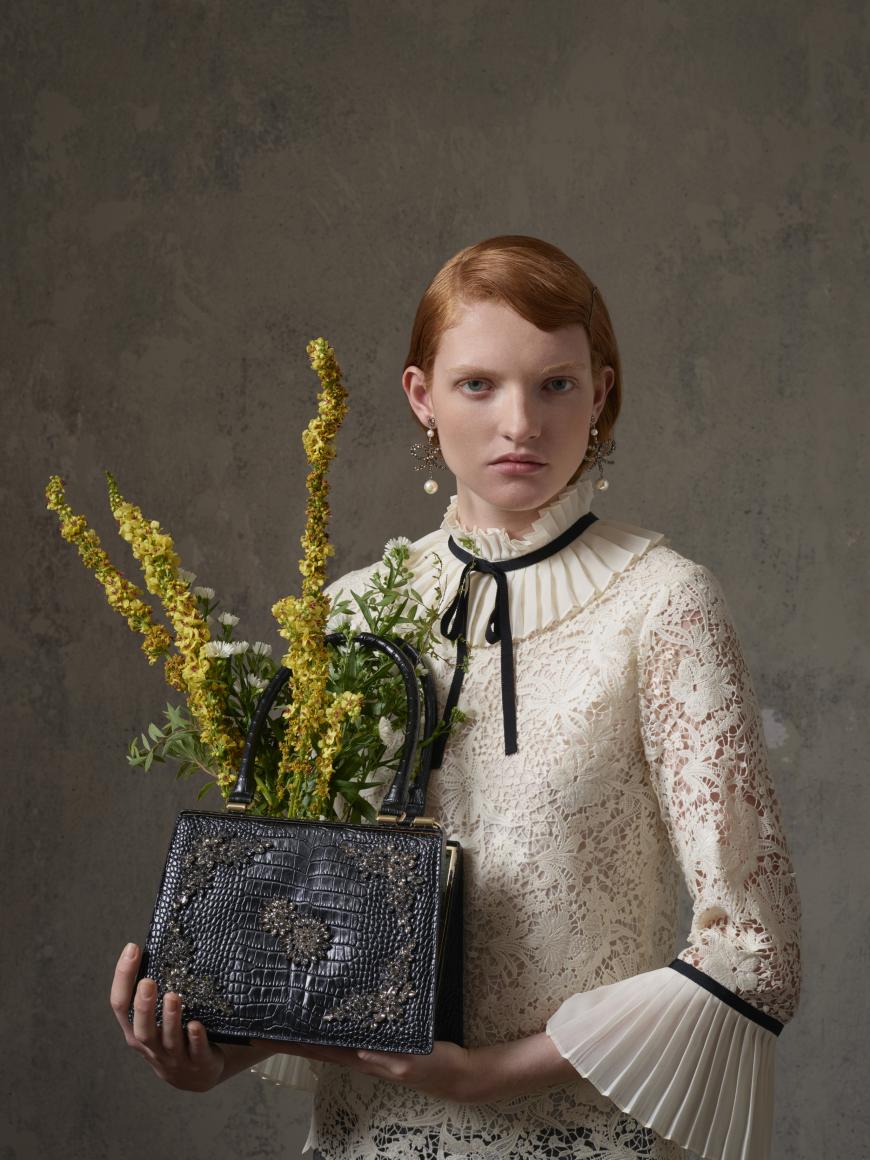 Wie schön ist diese Bluse von Erdem x H&M? Für 99€ ist sie bald eure.