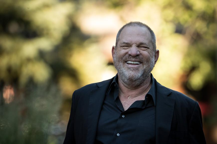 Wer lacht am Ende? Wie jetzt herauskommt, ERLAUBT eine Sex-Klausel in Harvey Weinsteins Vertrag sexuelle Belästigung.