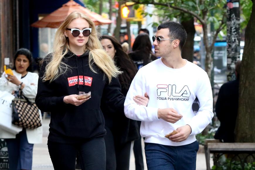 Joe Jonas und Sophie Turner sind erst ein Jahr zusammen, aber mehr als nur glücklich!