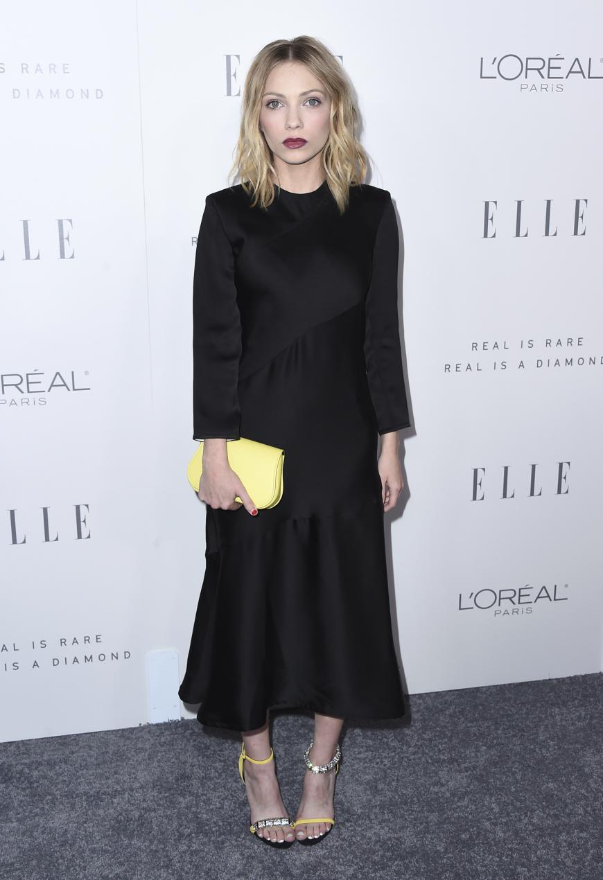 Die Bloggerin Tavi Gevinson trug ein schlichtes schwarzes Kleid, jedoch waren Make-up und die Farbe der Accessoires perfekt aufeinander abgestimmt!