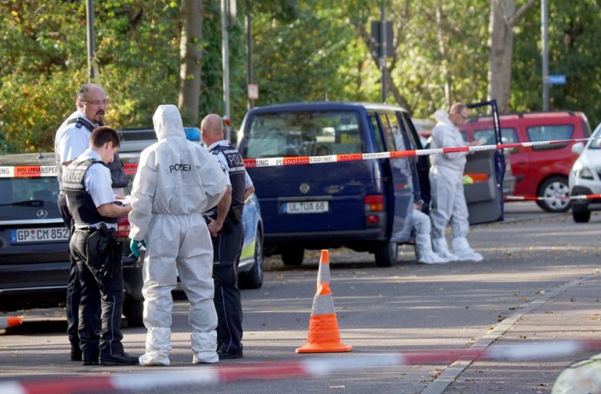 Die Mordkommission am Tatort in Eislingen (Baden-Württemberg).