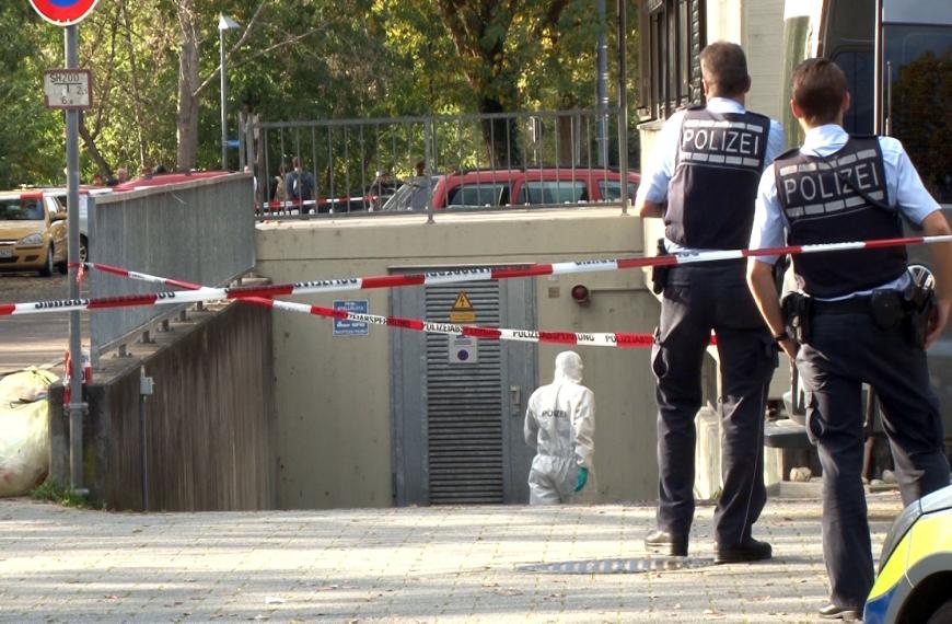 In dieser Tiefgarage fand eine Zeugin am Donnerstag, 19. Oktober, drei Leichen in einem BMW.