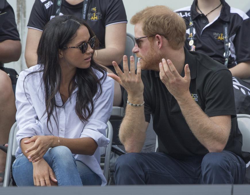 Meghan Markle und Prinz Harry mussten ihre Verlobung und die angeblich geplante Hochzeit im Dezember verschieben. Grund dafür ist offenbar die dritte Schwangerschaft von Herzogin Kate.