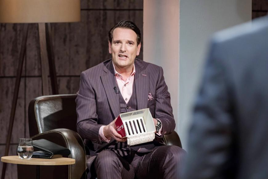 Lediglich Ralf Dümmel bietet 100.000 Euro für 40 Prozent Anteile. Deal!