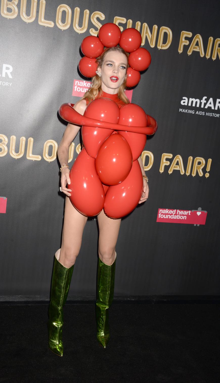 Was stellte denn bitte das Kostüm des russischen Models Natalia Vodianova dar? Die erste Periode?