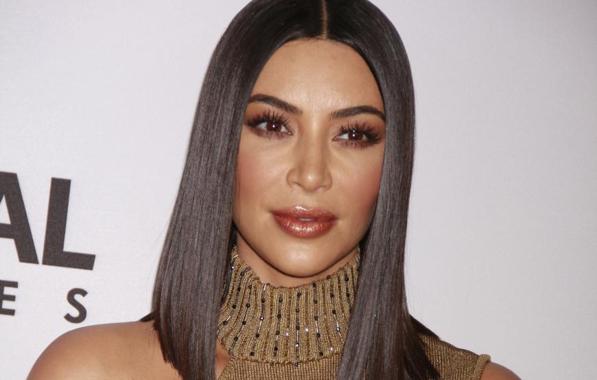 DARUM bekommt Kim Kardashian Ärger für ihr Kostüm
