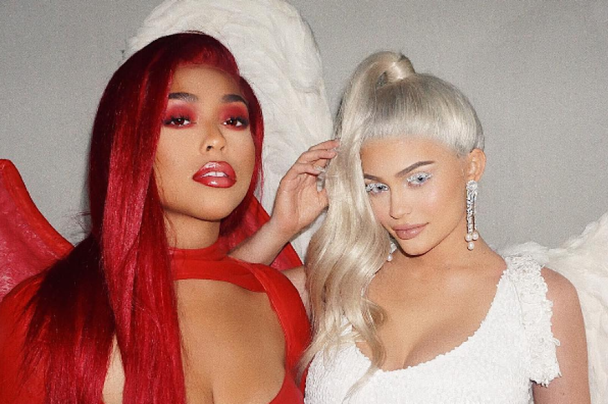 Nanu, so kennen wir Kylie Jenner ja gar nicht! Ganz unschuldig gibt sich die Beauty als Engel an Halloween.
