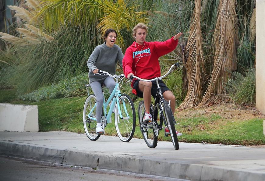 Und nur Tage nachdem die Trennung bekannt wurde, turtelt Selena Gomez offensichtlich schon wieder mit Ex Justin Bieber.