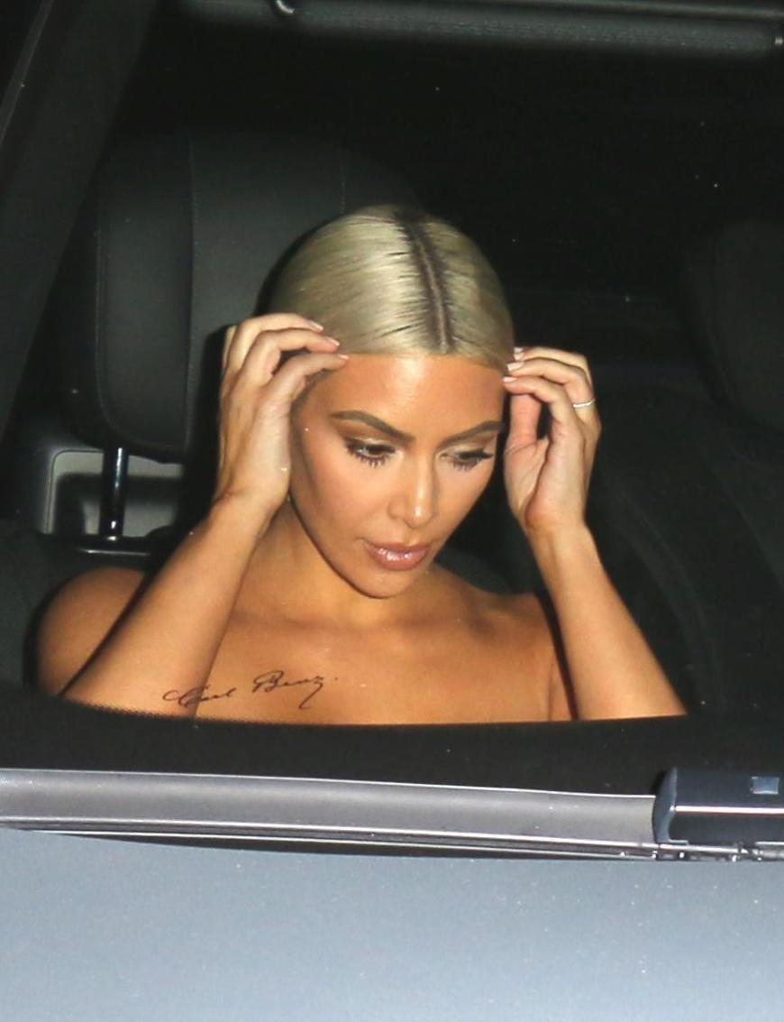 Kim Kardashian muss wieder einmal Kritik einstecken. Diesmal geht es darum, dass ihr Halloween-Kostüm rassistisch gewesen sein soll.