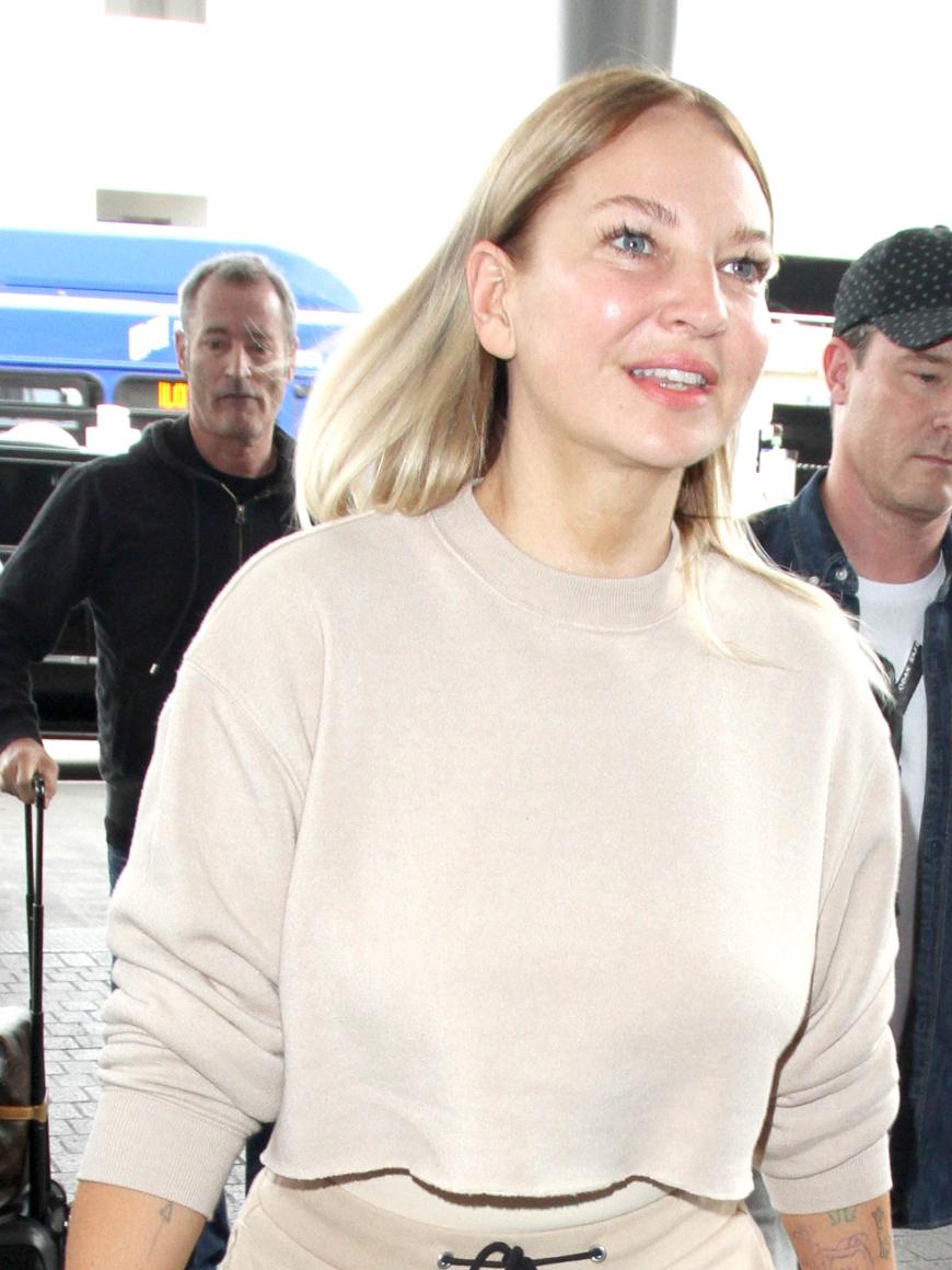 Leg dich nicht mit Sia an! Das bekam jetzt auch ein Paparazzo zu spüren.