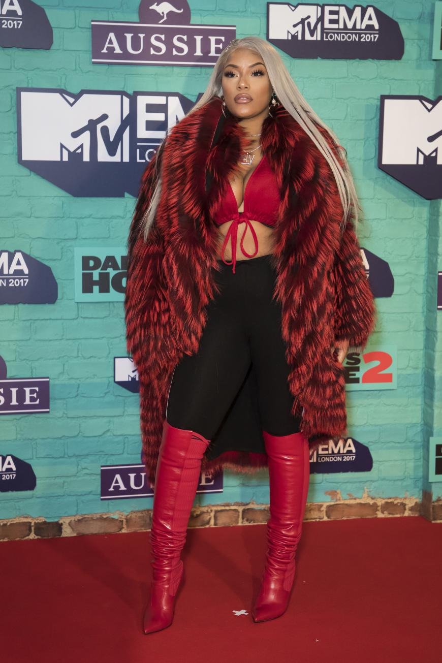 Ähm, ja! Stefflon Don Klappe die Zweite, dieses Mal der Puff-Mutter-Look!
