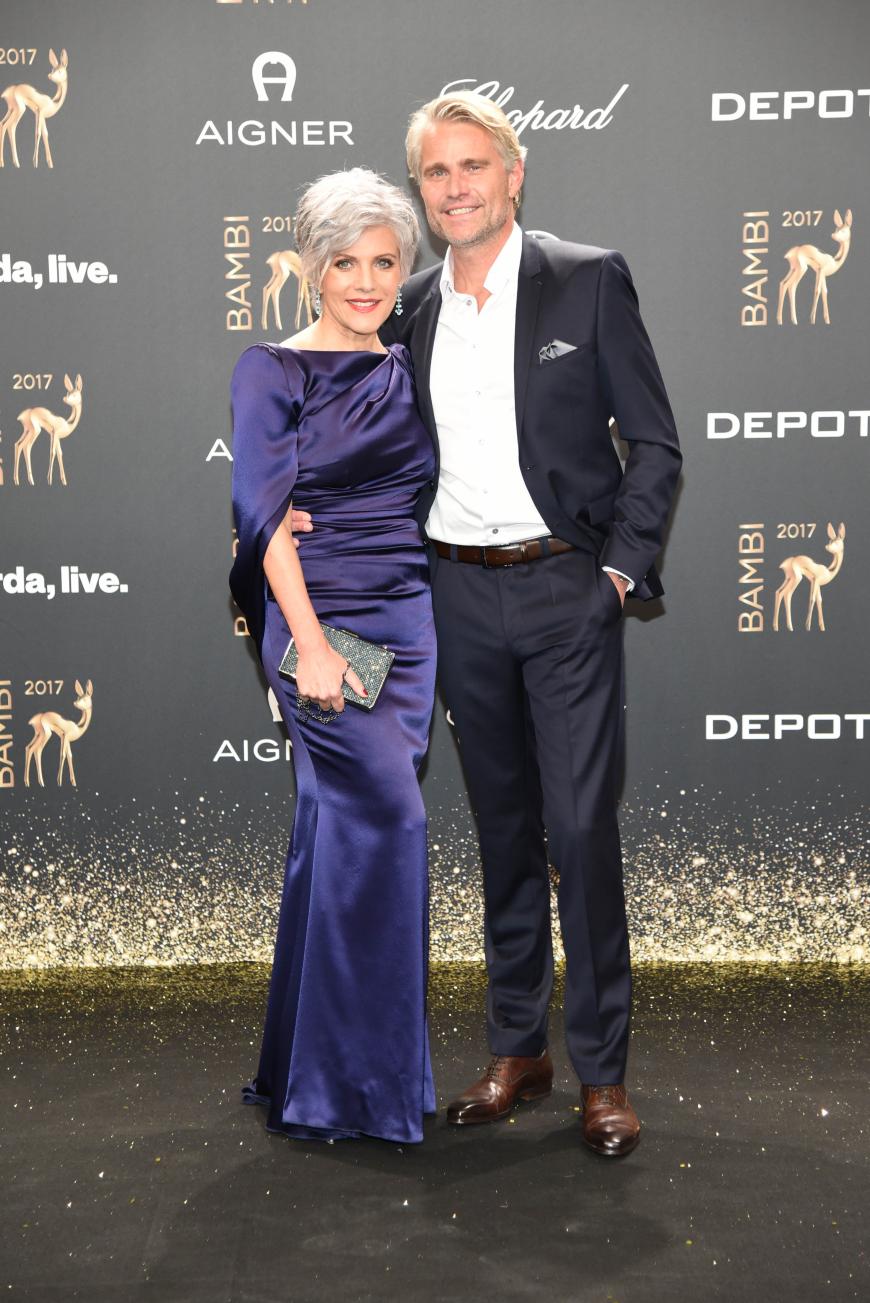 Birgit Schrowange präsentiert beim Bambi 2017 erstmals ihren neuen Freund Frank Spothelfer.