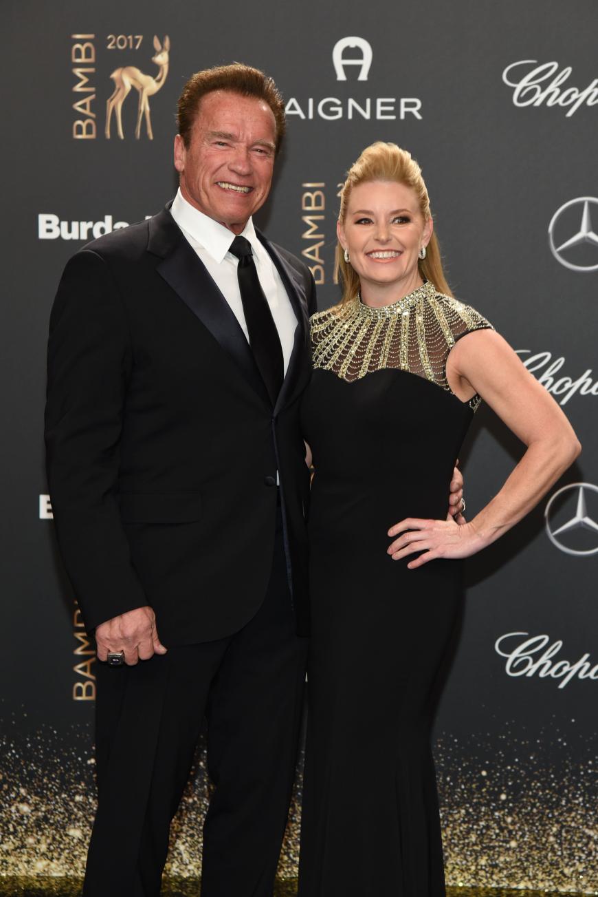 Arnold Schwarzenegger kam mit seiner Freundin zum Bambi - und räumte das Rehkitz für