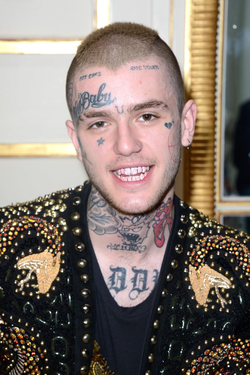 Der Rapper, der mit gebürtigem Namen Gustav Åhr heißt, galt in der Hip-Hop-Szene als aufstrebender Shootingstar.