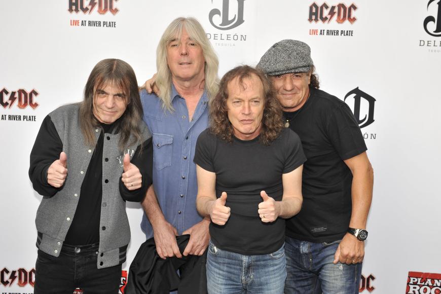 Malcolm Young zusammen mit seinen AC/DC Bandmitgliedern Cliff Williams, seinem Bruder Angus Young und Brian Johnson(v.l.).