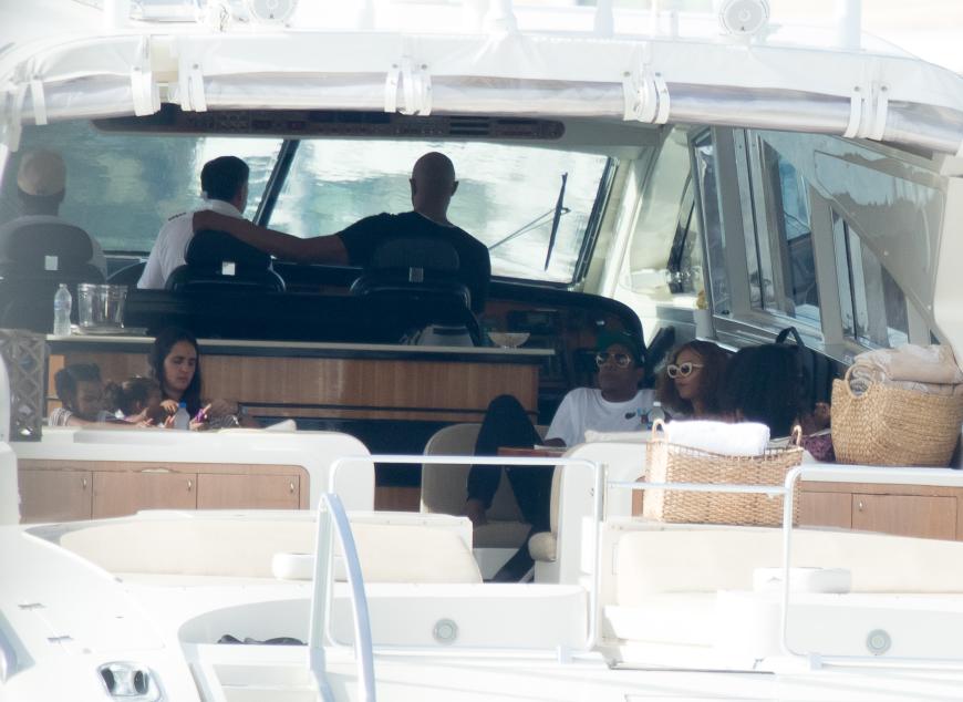 Jay Z und Beyoncé relaxten gemeinsam mit ihrer Tochter Blue Ivy auf einer Yacht.