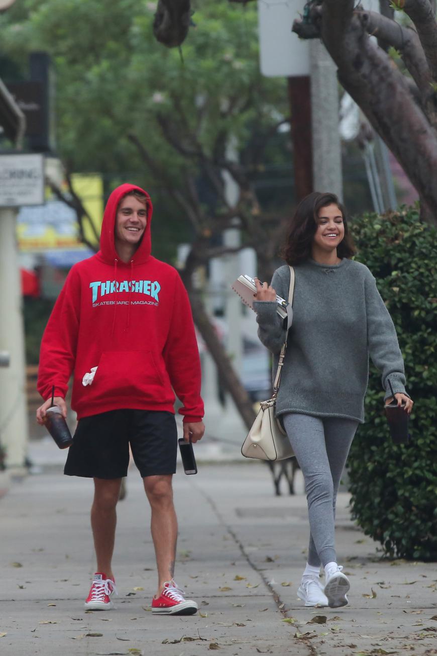 Mit ihrer Jugendliebe Justin Bieber versteht sich Selena hingegen wieder blendend.
