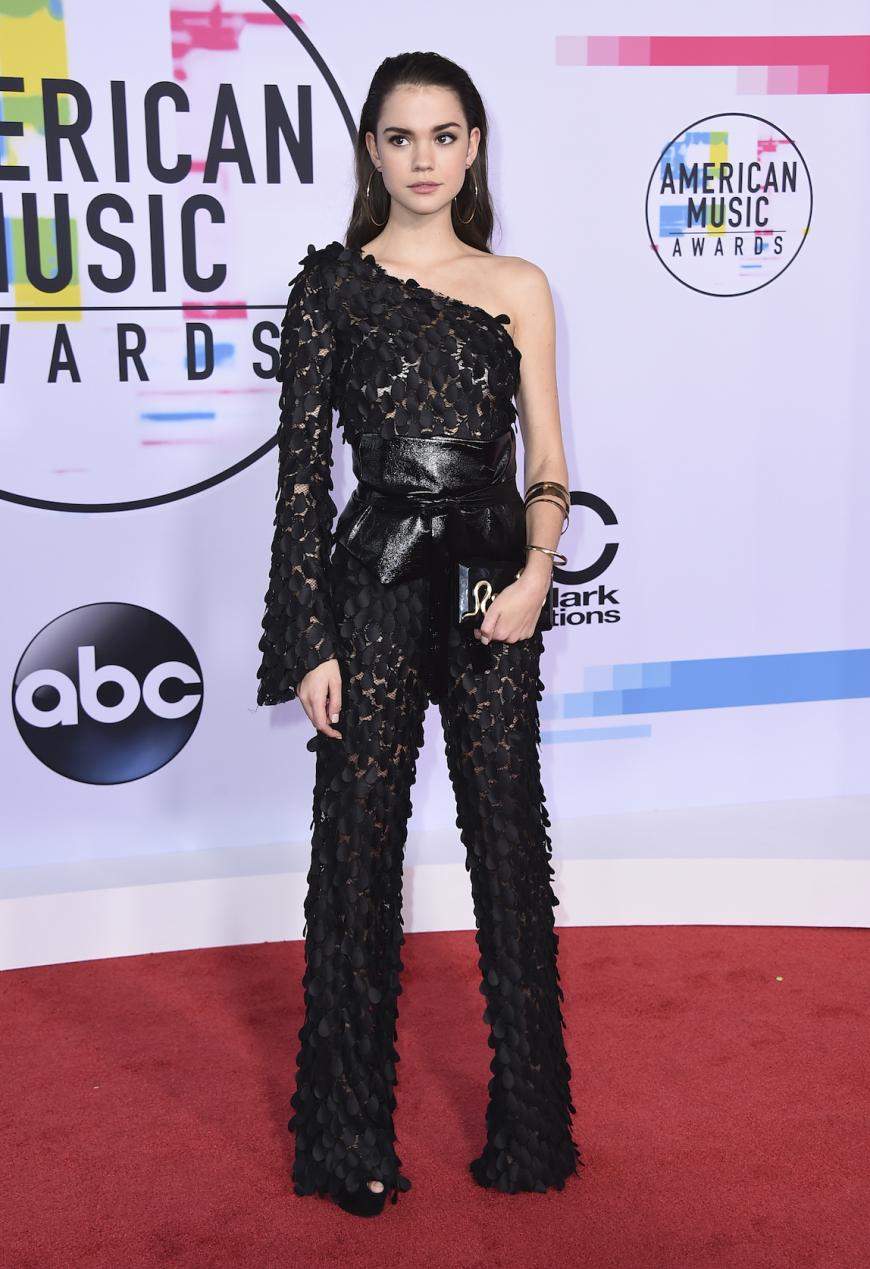 Was Lydia Hearst an Langweile auf den Red Carpet brachte, riss die Schauspielerin Maia Mitchell definitiv wieder raus. Ein HAMMER-Overall!