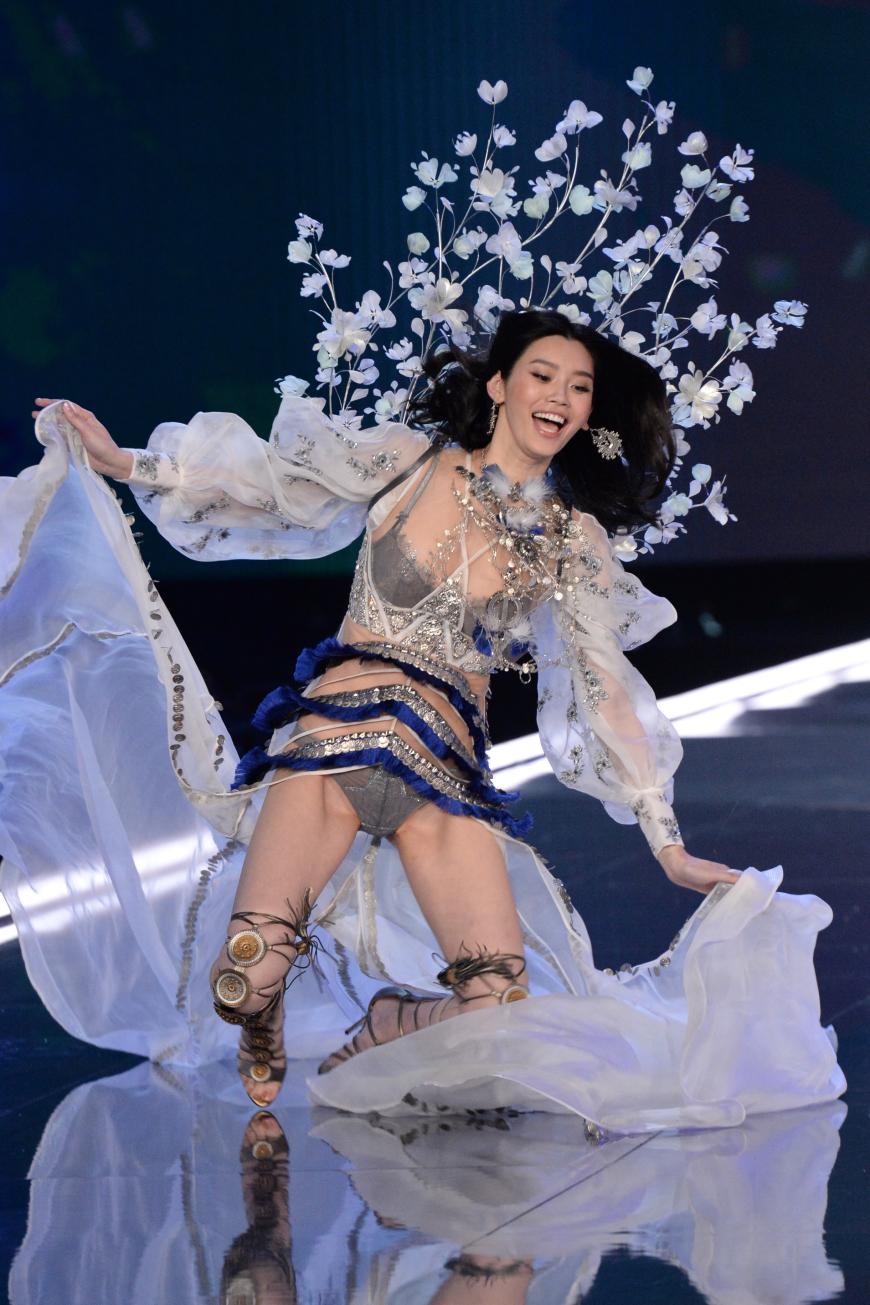 Auweia: Ming Xi schlitterte über den Catwalk.