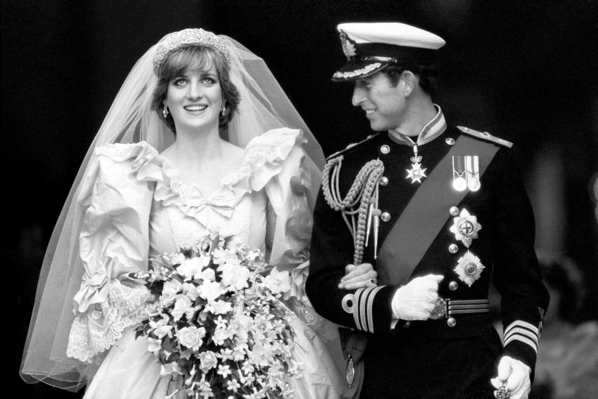 Am 29. Juli 1981 schlossen Prinz Charles und Prinzessin Diana den Bund der Ehe. Bei ihrem pompösen Kleid blieb einem der Atem weg.